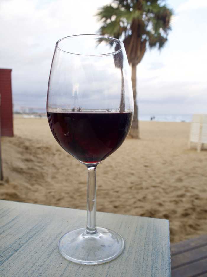 barcelona beach wine