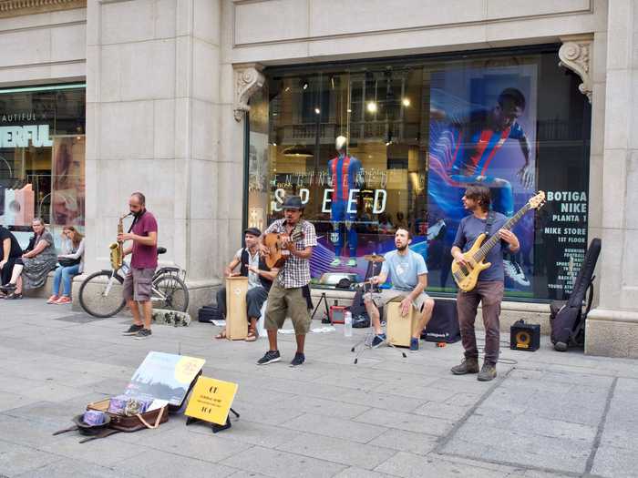 barcelona music street artists