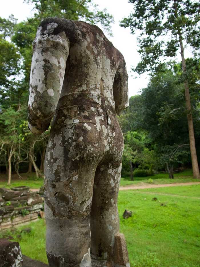 Preah Khan statues in the courtyard