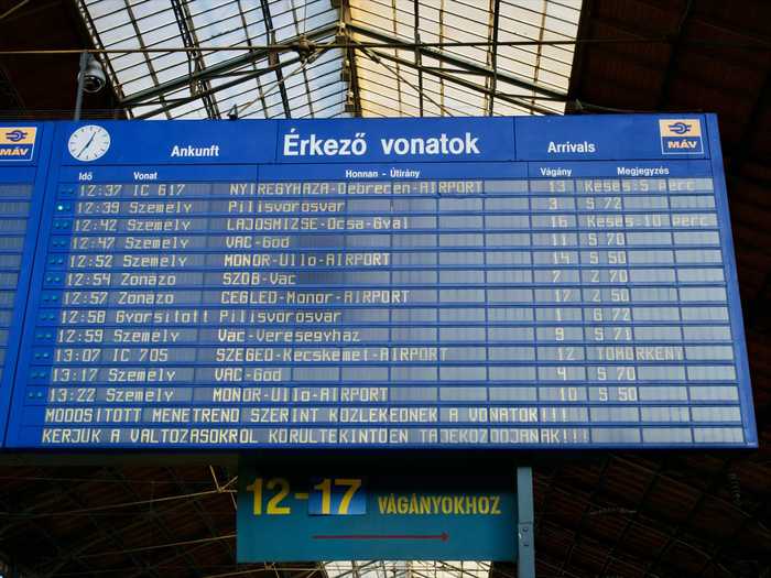 budapest train station board single