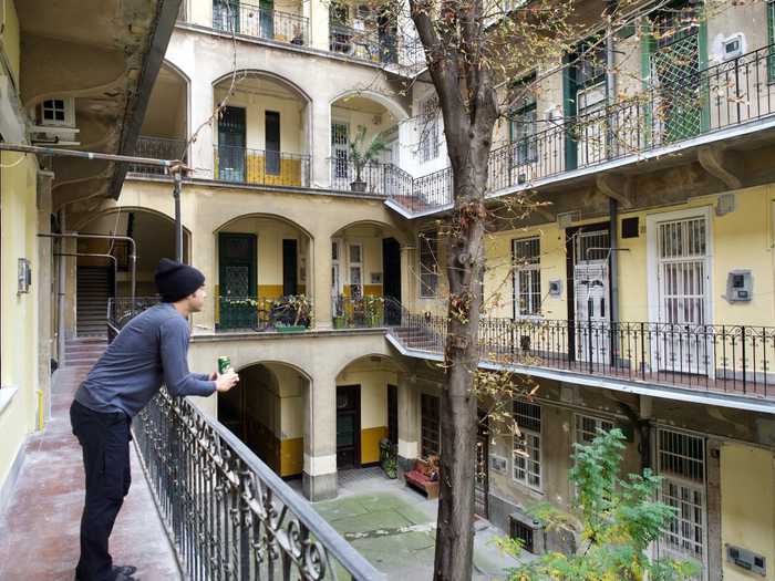 airbnb budapest courtyard